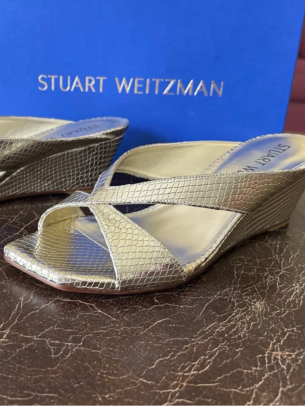 Stuart Weitzman Miami Wedge Slide Sandals Metallic Snake Print Textured Gold - Picture 1 of 11